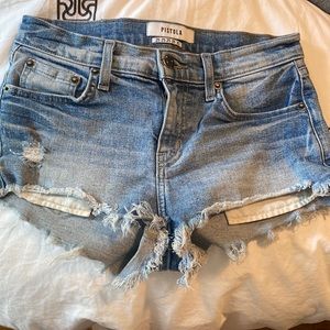 Pistola Jean shorts!